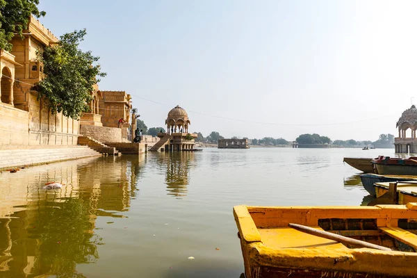 ガジザール湖はかつてインドのラジャスタン州ジャイサルマーで唯一の水源だったことがあります — ストック写真