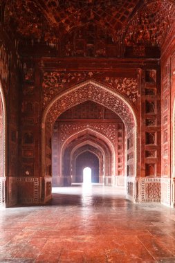 Tac Mahal, Agra, Uttar Pradesh, Hindistan ve Asya 'daki Kızıl Taş Camii' nin içi.