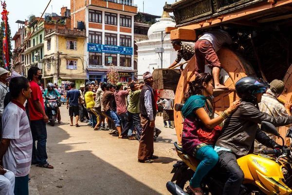 People Pull Chariot Rain God Hindu Festival Patan Durbar Square — Stock Photo, Image