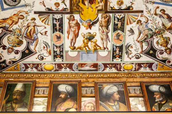 Rico Techo Decorado Galería Los Uffizi Florencia Italia Europa — Foto de Stock