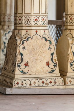 Agra, Uttar Pradesh, Hindistan ve Asya 'daki Agra Kalesi' nin zengin iç kısımları.