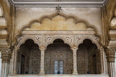 Agra, Uttar Pradesh, Hindistan ve Asya 'daki Agra Kalesi' nin zengin iç kısımları.