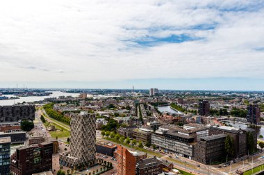 Rotterdam, Zuid-Holland, Hollanda ve Avrupa 'nın merkezine bakın.