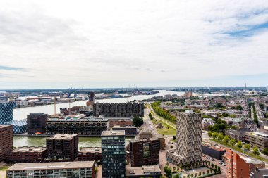 Rotterdam, Zuid-Holland, Hollanda ve Avrupa 'nın merkezine bakın.