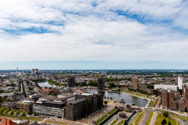 Rotterdam, Zuid-Holland, Hollanda ve Avrupa 'nın merkezine bakın.