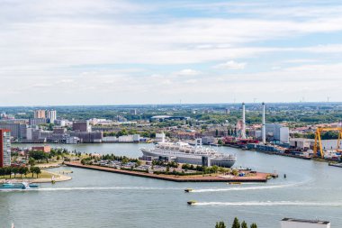 Rotterdam, Zuid-Holland, Hollanda ve Avrupa 'nın merkezine bakın.