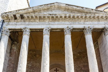 Pillars of the old Roman temple of Minerva and church of Santa Maria sopra Minerva, Assisi, Umbria, Italy, Europe