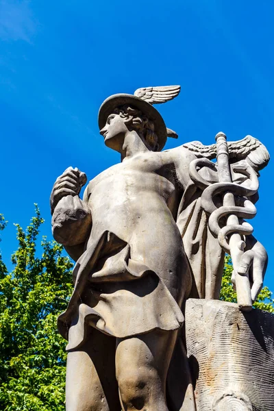 Статуя Древнього Бога Торгівлі Купців Мандрівників Гермеса Мерк Юрі Фондовій — стокове фото