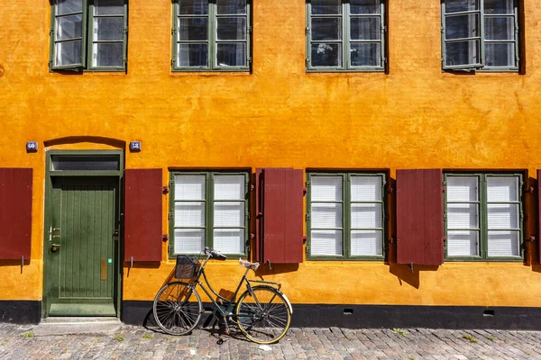 Street Yellow Danish House Bike Copenhagen Denmark Europe —  Fotos de Stock