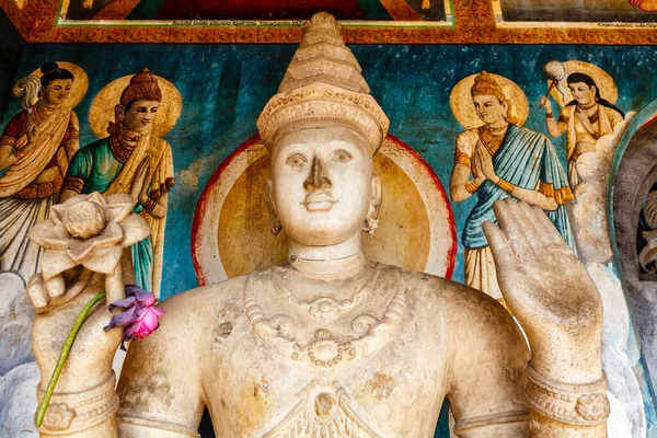Bílý Buddha Socha Ruwanwelisaya Cetiya Nebo Stupa Posvátném Městě Anuradhapura — Stock fotografie