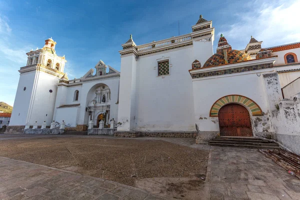 コパカバーナ大聖堂の外観 ボリビア 南アメリカ コパカバーナ大聖堂の聖母 ボリビア 南アメリカ — ストック写真