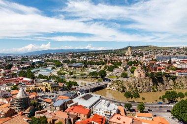 Tiflis, Gürcistan ve Avrupa 'nın tarihi merkezinde panorama manzarası