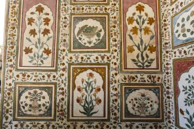 Amber Kalesi 'nin, Jaipur' un, Rajasthan 'ın, Hindistan' ın, Asya 'nın zengin dekore edilmiş dış yüzeyi.