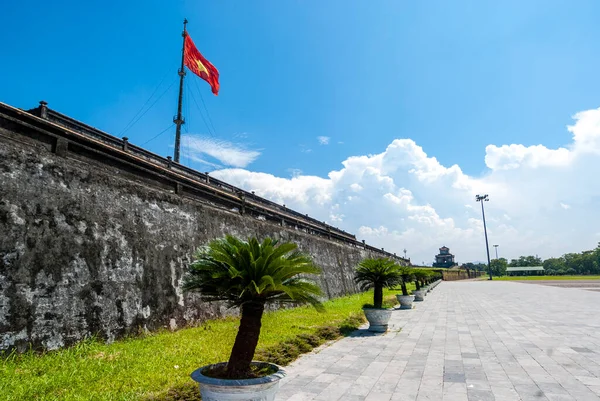 Vietnam Flagga Vid Ingången Till Imperial City Hue Vietnam Asien — Stockfoto