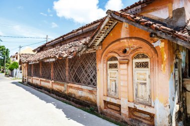 Negombo, Sri Lanka, Asya 'da eski koloni binaları olan bir cadde.