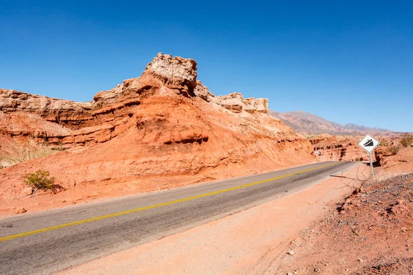 Weg Door Rode Rotsen Van Quebrada Cafayate Salta Argentinië Zuid — Stockfoto