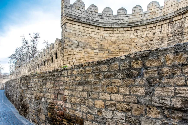 Uitzicht Oude Middeleeuwse Stadsmuur Bakoe Azerbeidzjan — Stockfoto