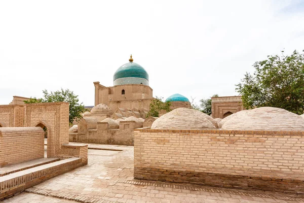 Exterior Una Antigua Mezquita Con Cúpula Verde Cementerio Khiva Uzbekistán —  Fotos de Stock
