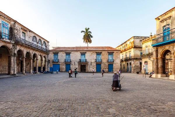 Νωρίς Πρωί Στην Πλατεία Plaza Catedral Στην Παλιά Αβάνα Κούβα — Φωτογραφία Αρχείου