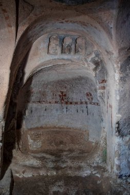 Goreme, Capadoccia, Anadolu 'daki bir mağara kilisesi olan St. Jean Kilisesi' nin (Karsi Kilise) zengin donanımlı iç mekanı - Türkiye