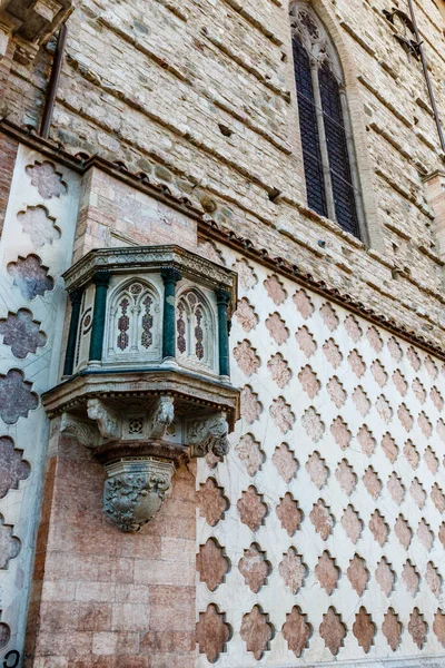 ペルージャ ウンブリア州 イタリア ヨーロッパの大聖堂の外壁の彫刻 — ストック写真