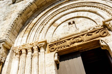 Collegiata di San Quirico 'nun dışı San Quirico d' Orcia, Tuscany, İtalya, Avrupa 'daki San Giulietta Kilisesi.