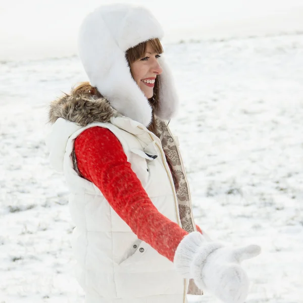 Young woman has a fun in winter — Stock Photo, Image