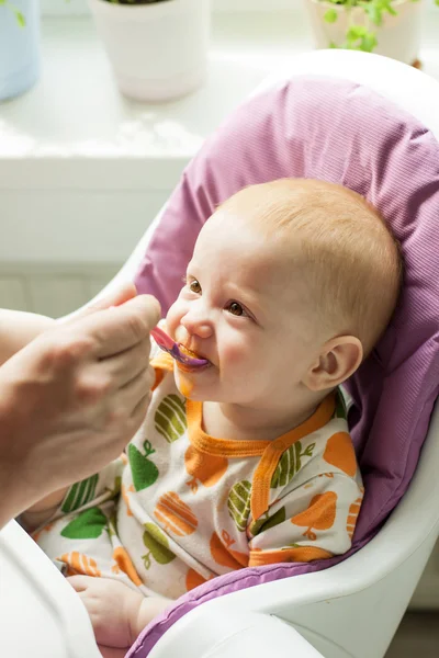 Baby boy eating — Stock Photo, Image