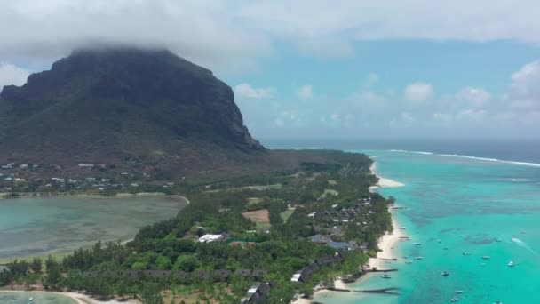 Vista superior da península Le MORNE na ilha de Maurício — Vídeo de Stock