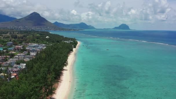 Los roques Βενεζουέλα καντίνες νησί Αεροφωτογραφία κάμερα κινείται προς τα εμπρός κατά μήκος μπλε λιμνοθάλασσα — Αρχείο Βίντεο