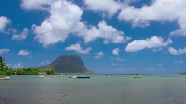 Desfasamento temporal. Praia de Le Morne na ilha de Maurício no Oceano Índico — Vídeo de Stock