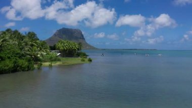 Hint Okyanusu 'ndaki Mauritius adasındaki Le Morne plajının yüksekliğinden bak. Zaman Uygulaması