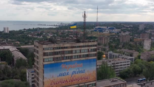 Мариуполь, Украина, 24 августа 2021 года: Мариуполь до войны с Россией. Украинский город Донецкой области. Вид с воздуха — стоковое видео