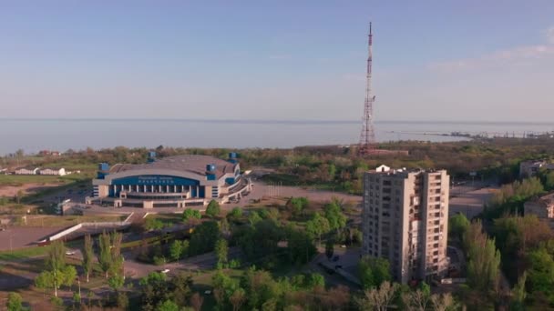 Mariupol, Ucraina, 30 settembre 2021: Centro della città di Mariupol. Volo sopra la città prima della guerra. Città ucraina prima dell'aggressione russa — Video Stock