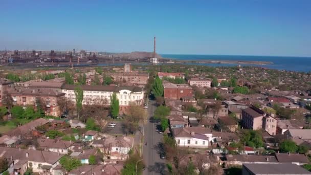 Mariupol, Ucraina, 30 settembre 2021: Centro della città di Mariupol. Volo sopra la città prima della guerra. Città ucraina prima dell'aggressione russa — Video Stock