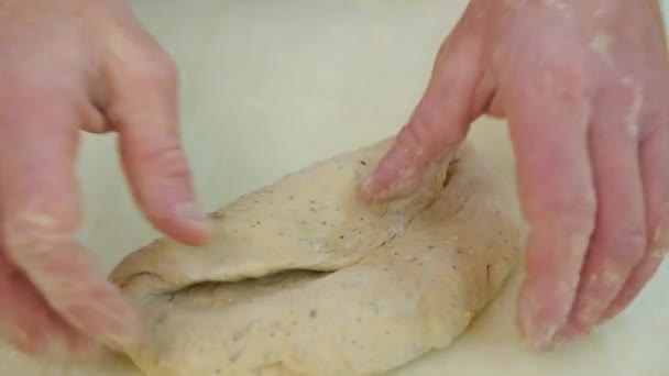 Closeup Shot Hands Senior Bakery Chef Applying Flour Dough Man — Vídeo de stock
