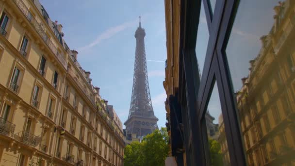 Most Popular Tourist Landmark France Traffic Road Paris France Sunny — Vídeo de Stock