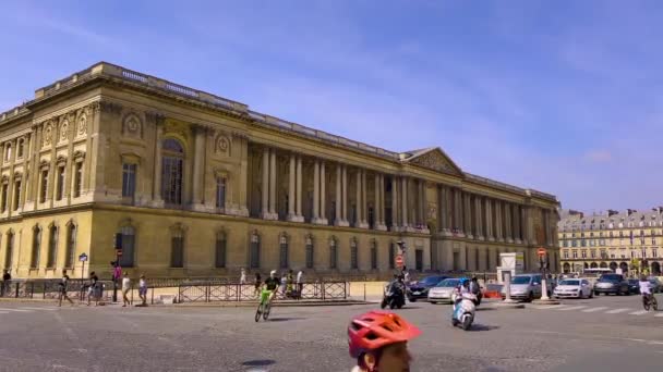 Paris France July 2022 People Cars Move Wide Streets Paris — Stockvideo