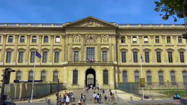 Paris France July 2022 Famous Louvre Museum Lot Tourists Walk — Wideo stockowe