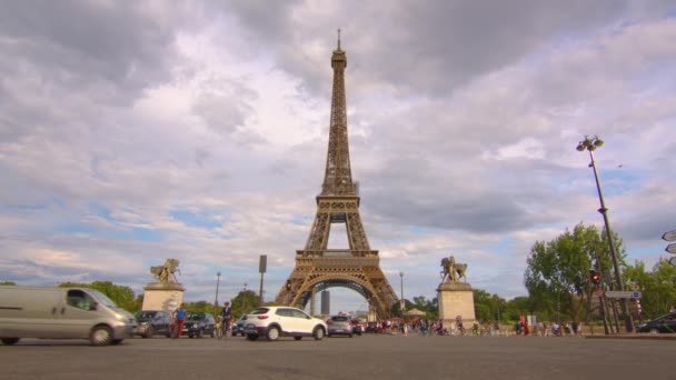 Paris France August 2022 Eiffel Tower Sunset Summer Most Popular — стоковое видео