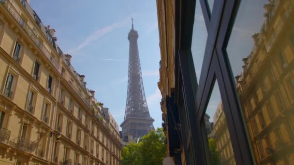 Most Popular Tourist Landmark France Traffic Road Paris France Sunny — Stockvideo