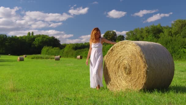 Attractive Girl White Dress Green Meadow Enjoys Freedom Attractive Brunette — 비디오