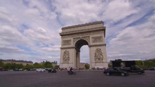 Timelapse Traffic Arc Triomphe Summer Day Historical Monument Overlooks Avenue — 비디오