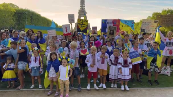 Paris France August 2022 People Protesting War Crowd Waving Flags — Stok video