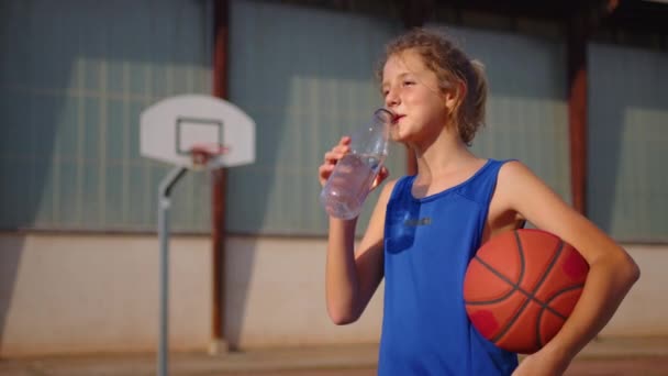 Boy Taking Break Basketball Game Drink Fresh Water Bottle Sport — Vídeo de stock