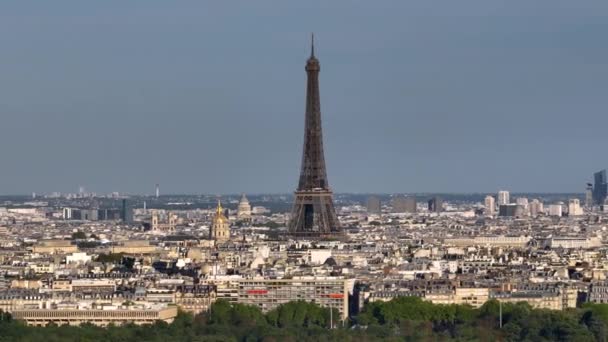 Parallax Effect Close Shot Eiffel Tower Drone Height Aerial Panorama — Video