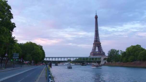 Eiffel Tower Artesian Well Water Gush Summer Holiday Paris City — 图库视频影像