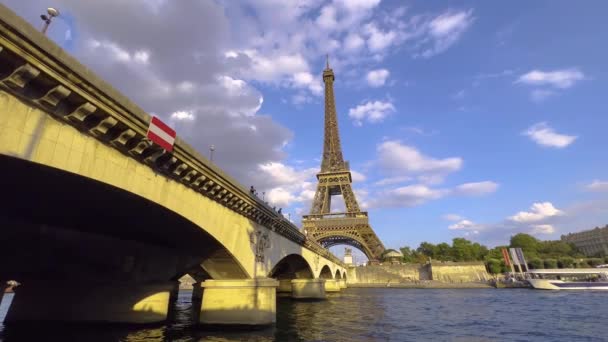 Eiffel Tower Artesian Well Water Gush Summer Holiday Paris City — Stok video