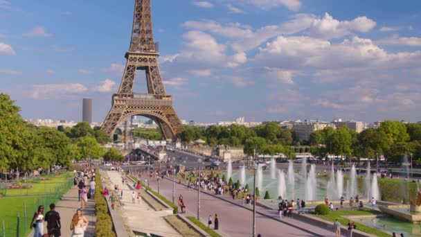 Eiffel Tower Artesian Well Water Gush Summer Holiday Paris City — 图库视频影像