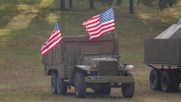 Old American Military Vehicle Exhibition Old Usa Army Weapons Equipment — Stock Video